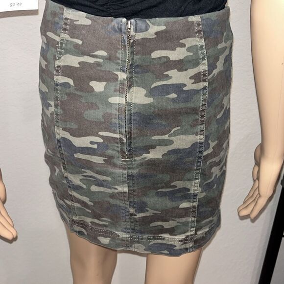 Free People camouflaged mini skirt 97% cotton, 3% elastane - Picture 3 of 5
